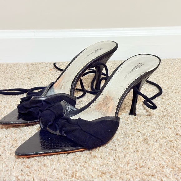 Black Heels with Fluffy Pom-Pom Decoration and Pointed Toe - Picture 4 of 8